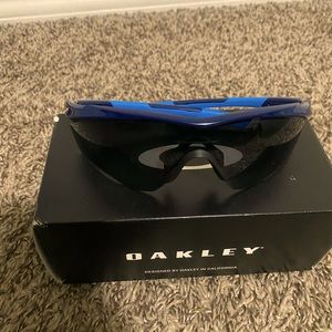 OAKLEY M2 FRAME Polarized
Polished Navy
Grey Polarized Lens